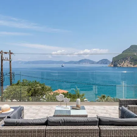 Skopelos Home アパート